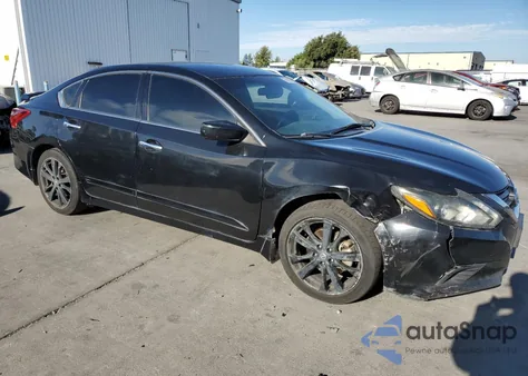 2017 Nissan Altima 2.5 z USA, uszkodzony, nr VIN 1N4AL3AP4HC212375